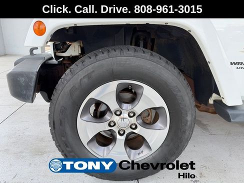 Used 2016 Jeep Wrangler Unlimited Sahara w/ Connectivity Group image 10