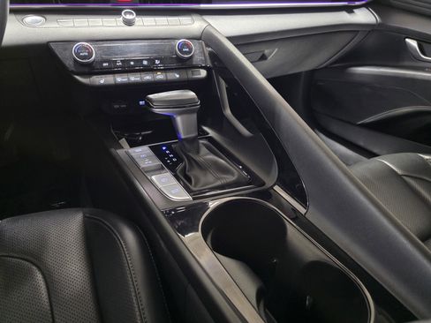 Certified 2024 Hyundai Elantra Limited image 19