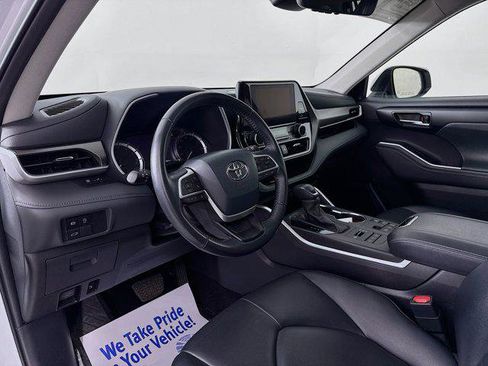 Certified 2024 Toyota Highlander XLE AWD/4WD image 9
