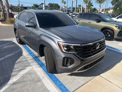 Certified 2025 Volkswagen Atlas Cross Sport SE FWD image 2
