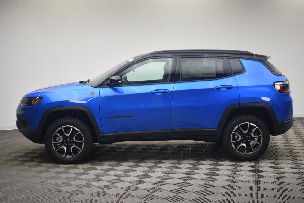 New 2026 Jeep Compass Trailhawk w/ Sun, Sound & Navigation Group AWD/4WD image 12