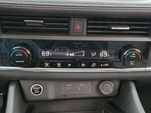 Used 2023 Nissan Rogue SV image 15