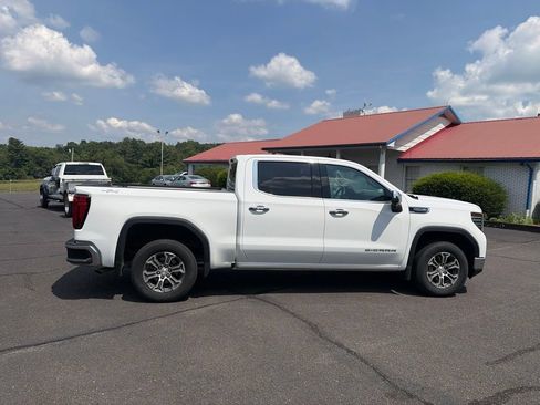 Used 2025 GMC Sierra 1500 SLT AWD/4WD image 11