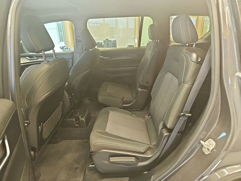 Used 2025 Jeep Grand Cherokee L Laredo image 31