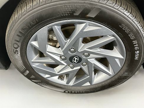 Used 2024 Hyundai Elantra SEL image 11