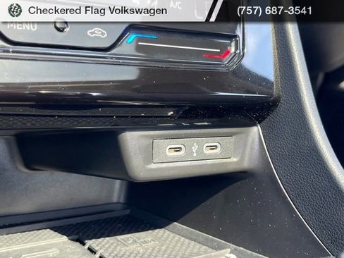 Used 2025 Volkswagen Jetta SEL FWD image 40