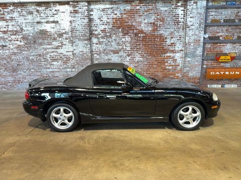 Used 2002 MAZDA MX-5 Miata image 2