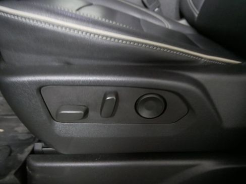 Used 2023 GMC Yukon SLT image 18