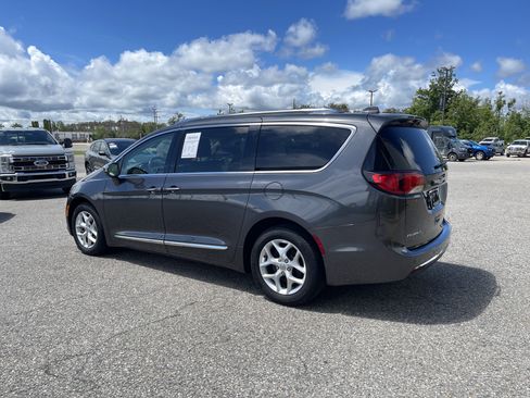 Used 2020 Chrysler Pacifica Limited FWD image 5