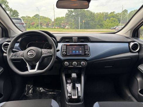 Used 2025 Nissan Versa SV FWD image 32