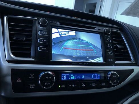Certified 2019 Toyota Highlander XLE AWD/4WD image 27