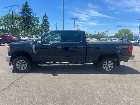 Used 2017 Ford F250 XLT w/ XLT Premium Package AWD/4WD image 3
