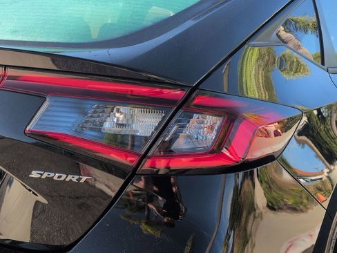 Used 2022 Honda Civic Sport image 11