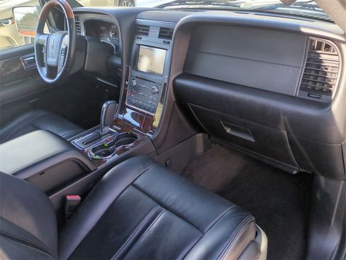 Used 2015 Lincoln Navigator L 4WD image 30