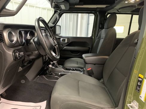 Used 2021 Jeep Wrangler Unlimited Sahara AWD/4WD image 17