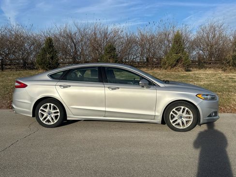Used 2016 Ford Fusion SE w/ Equipment Group 202A image 11
