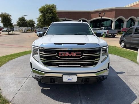 Used 2025 GMC Sierra 1500 SLT AWD/4WD image 2