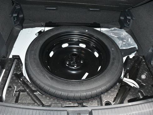 Used 2024 Volkswagen Tiguan SE image 31