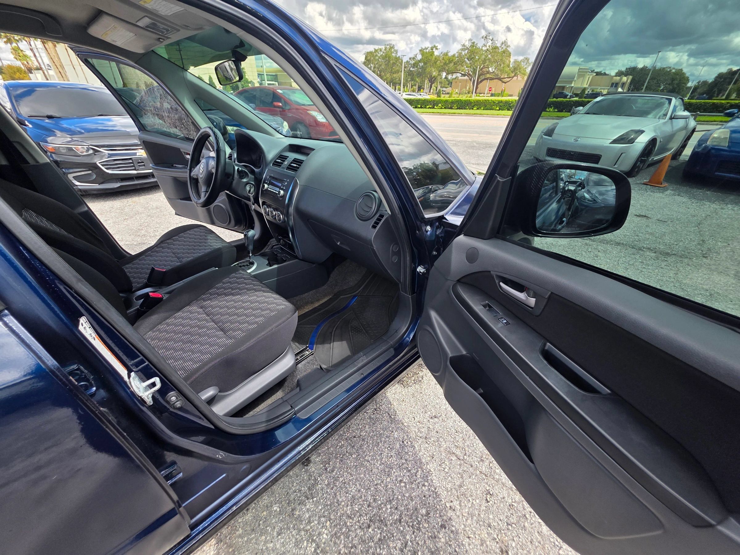 Used 2008 Suzuki SX4 Hatchback FWD image 19