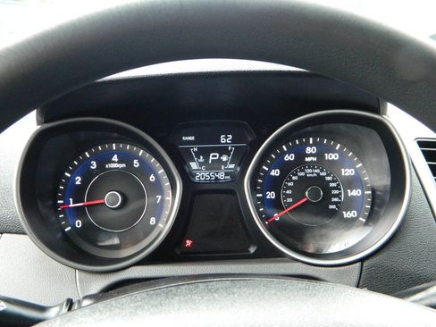 Used 2016 Hyundai Elantra SE image 18