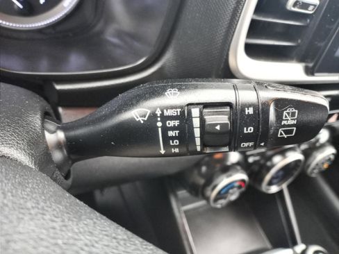 Used 2022 Hyundai Venue SEL w/ Cargo Package image 17