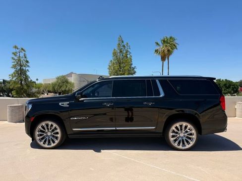 Used 2021 GMC Yukon XL Denali w/ Denali Premium Package AWD/4WD image 4