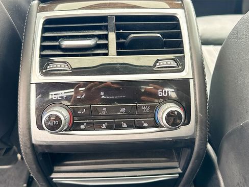 Used 2022 BMW 740i xDrive w/ Luxury Rear Seating Package image 28