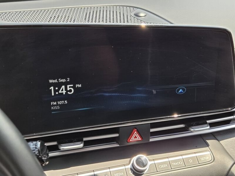 Used 2025 Hyundai Elantra Limited FWD image 19