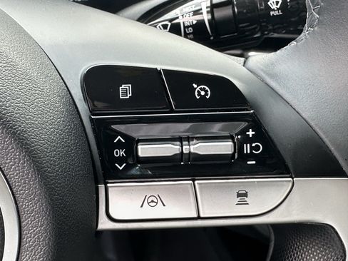 Used 2023 Hyundai Elantra Limited FWD image 24