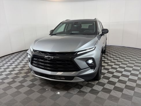 Certified 2024 Chevrolet Blazer LT w/ Convenience Package image 3