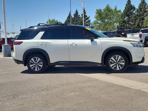 Used 2023 Nissan Pathfinder SL image 12