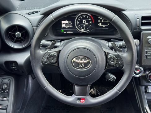 Used 2022 Toyota GR86 RWD image 17