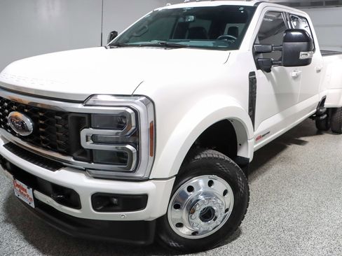 Used 2025 Ford F450 Platinum w/ FX4 Off-Road Package AWD/4WD image 35