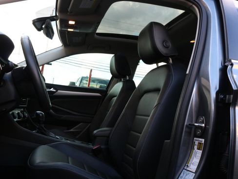 Used 2021 Volkswagen Jetta SE image 18