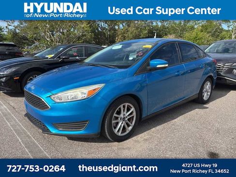 Used 2016 Ford Focus SE FWD image 1