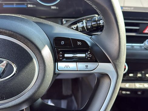 Used 2023 Hyundai Elantra Limited image 16