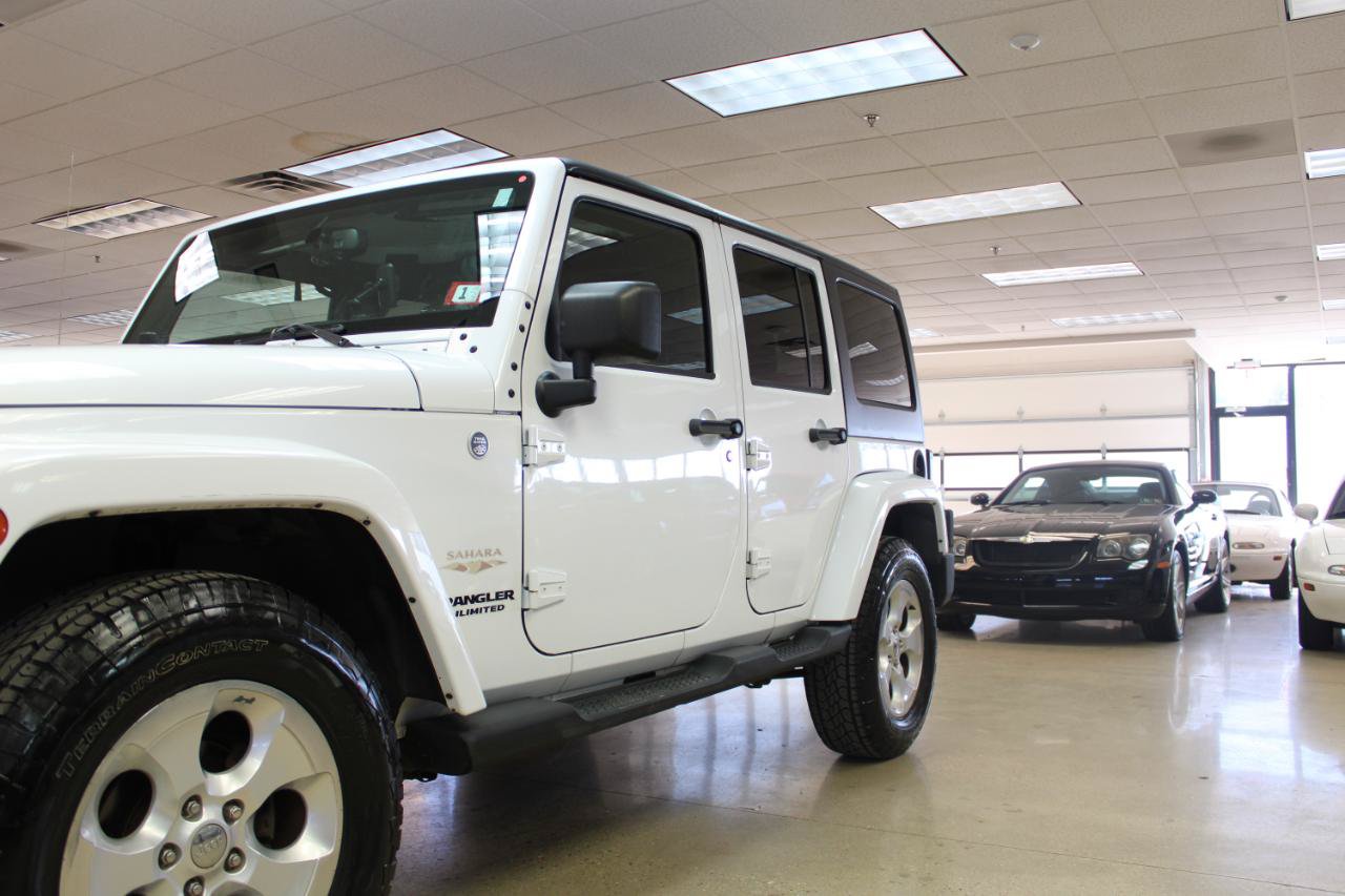 Used 2013 Jeep Wrangler Unlimited Sahara w/ Connectivity Group AWD/4WD image 17