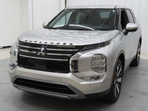 New 2026 Mitsubishi Outlander SE FWD image 7