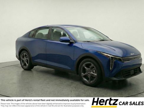 Used 2025 Kia K4 LXS image 1