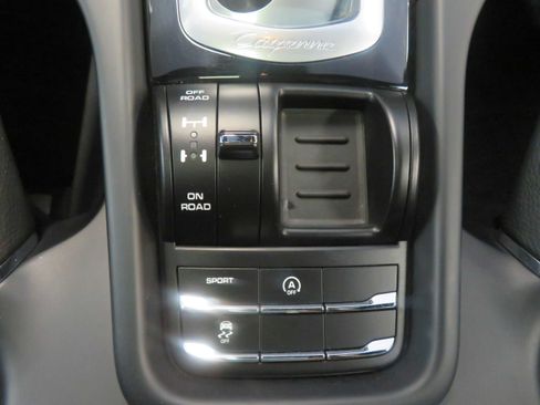 Used 2016 Porsche Cayenne AWD/4WD image 45