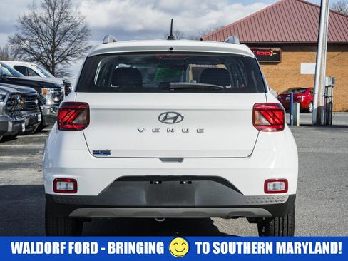 Used 2024 Hyundai Venue SEL image 5