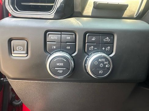 Used 2023 GMC Sierra 1500 AT4 w/ Technology Package AWD/4WD image 11