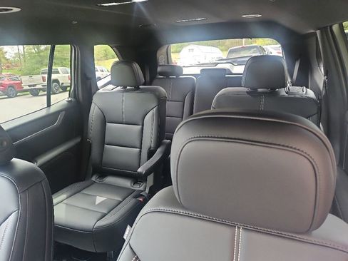 New 2026 GMC Acadia Elevation w/ Elevation Premium Package AWD/4WD image 17