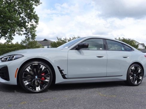 New 2026 BMW 430i w/ M Sport Package RWD image 1