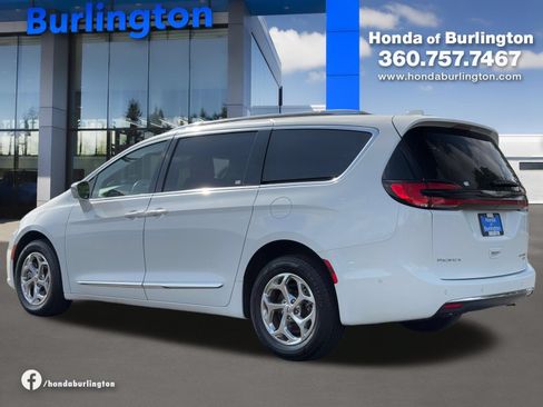 Used 2021 Chrysler Pacifica Limited w/ Premium & Safety Sphere Group AWD/4WD image 4
