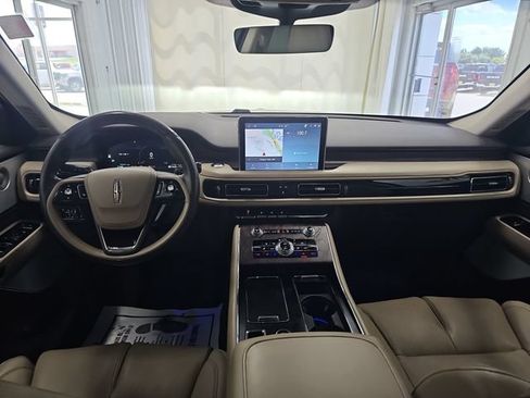 Used 2022 Lincoln Aviator Reserve w/ Equipment Group 201A AWD/4WD image 12