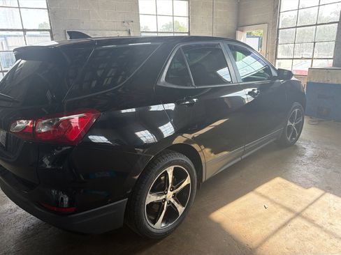 Used 2020 Chevrolet Equinox LS w/ LPO, Blackout Package FWD image 3