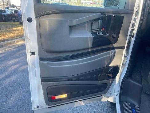 Used 2022 GMC Savana 2500 Extended image 14