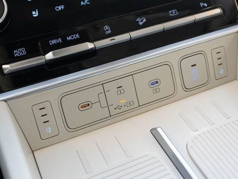 Used 2024 Hyundai Santa Fe Calligraphy image 30