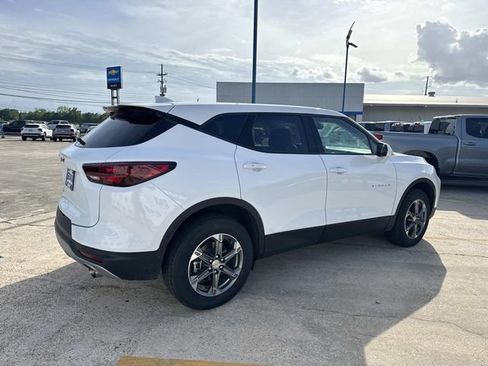 Used 2025 Chevrolet Blazer LT FWD image 11